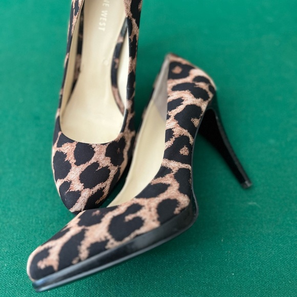 Nine West Black and Tan Leopard Heels Size 8 - Picture 3 of 4